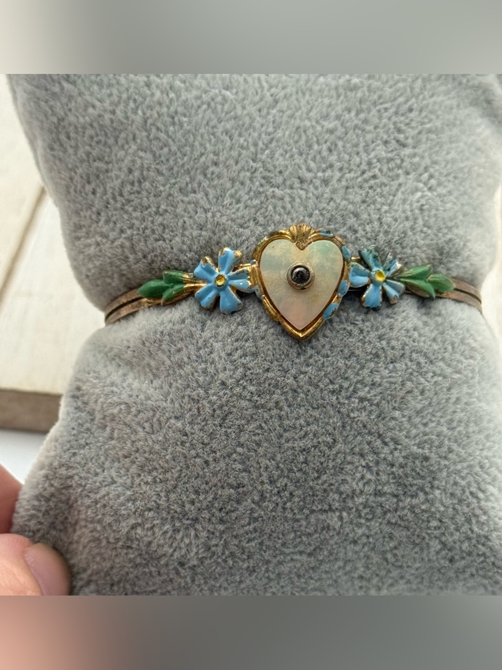 MOP Heart Bangle Bracelet Floral 6 3/4" Gold Tone Brass Antique Vintage
